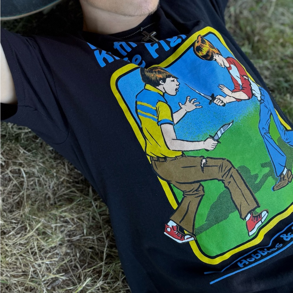 STEVEN RHODES MY FIRST KNIFE FIGHT MEN T SHIRT BOYS HOBBIES & GAMES SCOUT COMICS - Picture 10 of 16
